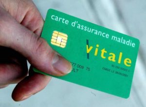 découvrez la définition de la cmu (couverture maladie universelle), un dispositif essentiel en france garantissant l'accès aux soins de santé pour tous, sans distinction de ressources. informez-vous sur ses enjeux, son fonctionnement et ses bénéficiaires.