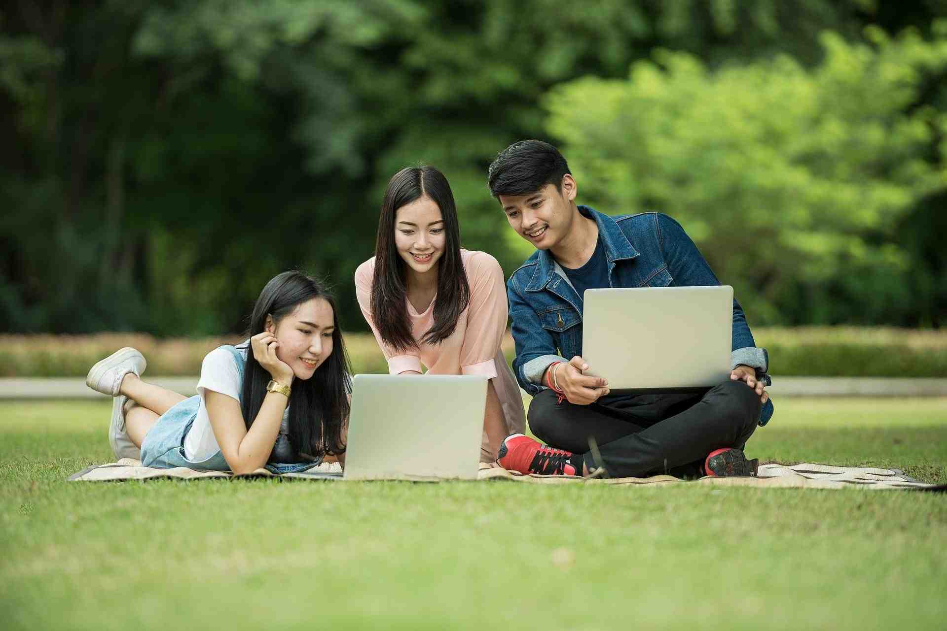 découvrez notre guide complet sur la meilleure mutuelle pour étudiants ! comparez les offres, les garanties et les tarifs pour choisir la couverture santé qui vous convient le mieux et protégez votre santé tout au long de vos études.