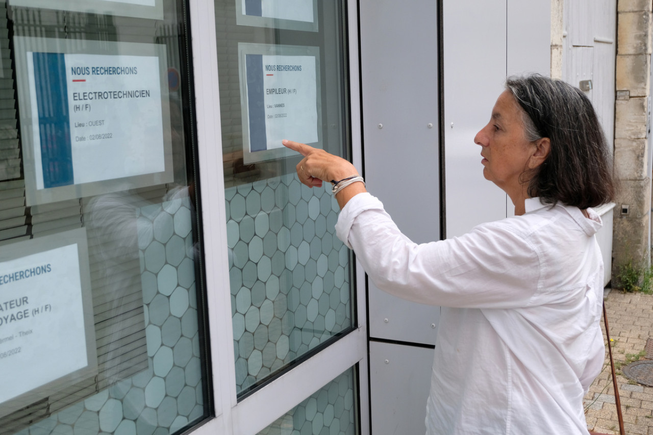 découvrez l'allocation solidarité spécifique (ass), une aide financière destinée aux personnes sans emploi et en situation de précarité. informez-vous sur les conditions d'éligibilité, le montant de l'allocation et les démarches à suivre pour en bénéficier.