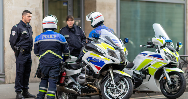 découvrez notre guide complet sur les meilleures mutuelles pour les policiers. comparez les offres adaptées à vos besoins spécifiques et bénéficiez d'une protection optimale pour votre santé et votre sécurité.
