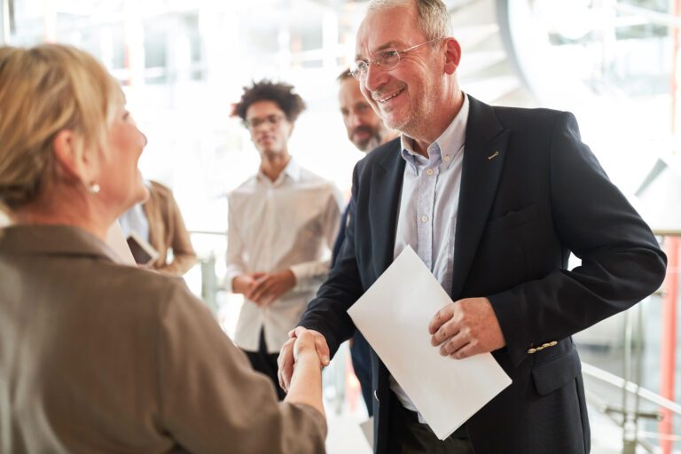 découvrez la mutuelle poste, une solution de couverture santé adaptée aux employés du secteur postal. profitez d'une protection optimale pour vos soins médicaux, avec des garanties spéciales et des prix compétitifs. assurez votre bien-être et celui de vos proches avec notre mutuelle conçue pour répondre aux besoins spécifiques des agents postaux.